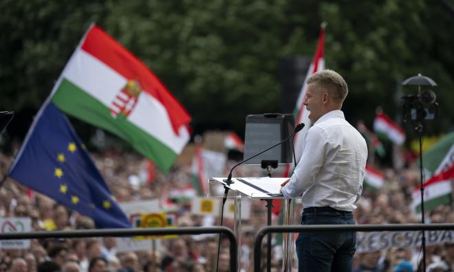 Péter Magyar, en allt större utmanare till ledande Viktor Orbán, under söndagen i ungerska Debrecen.