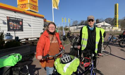 Anna-Lena Berndtsson och Jan Franzén hörsammade uppmaningen att cykla med Göran. <@Fotograf>Foto. Nina Smeds