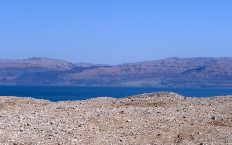 Ökenlandskap på väg till Döda havet.