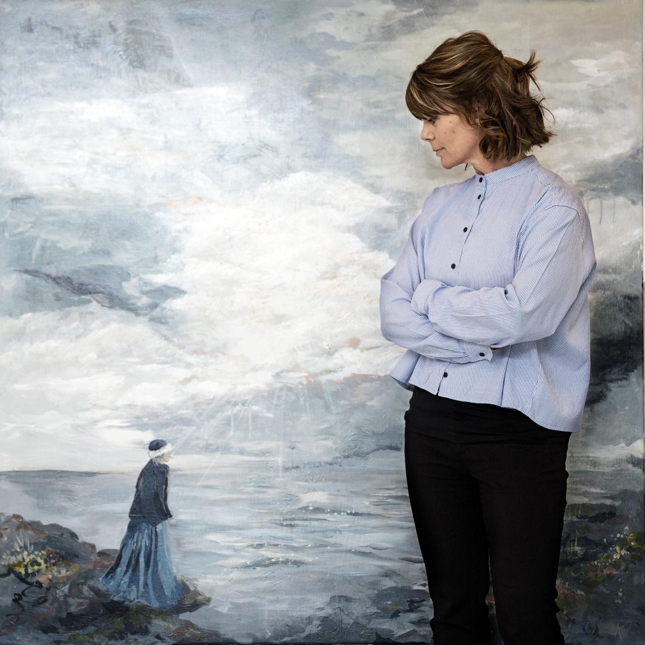 Inspirerad av Stormskärs Maja och den nya filmen om henne har Anna Lind Bengtsson målat en svit tavlor som nu visas på stadsbiblioteket.