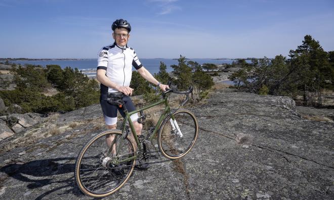 Otto Hojar har alltid tyckt om att cykla som en kombination av nytta och nöje. I dag är cyklingen mer för nöjes skull.
