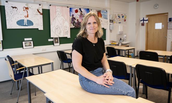 Cecilia Högback, lektor vid Ålands lyceum tycker att hon har ett drömyrke.@Normal_indrag:<@Fotograf>Daniel Eriksson