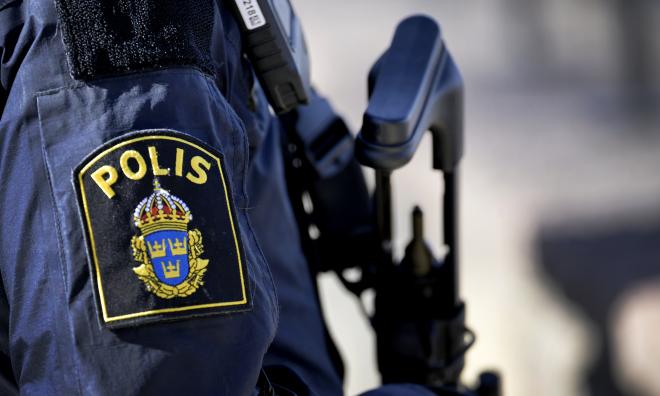 En polisjakt efter en beväpnad person rapporteras pågå i Bollnäs. Arkivbild.