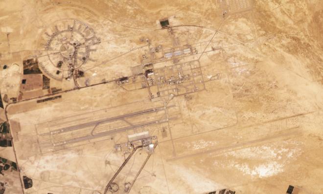 Satellitbild som visar den attackerade flygbasen i Isfahan i Iran.
