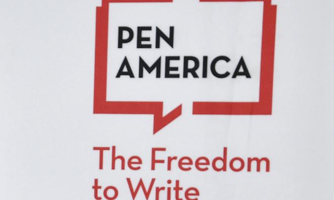 Amerikanska Pen kritiseras av författare. Arkivbild.