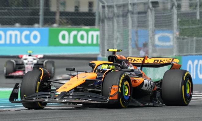 McLarenföraren och britten Lando Norris vann helt otippar Miamis Grand Prix i Formel 1, före suveränen Max Verstappen.