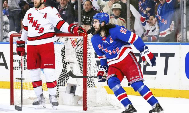 New York Rangers och lagets svenske storspelare Mika Zibanejad fortsätter att rada upp segrar i NHL-slutspelet. I första kvartsfinalen slogs Carolina tillbaka med 4–3.