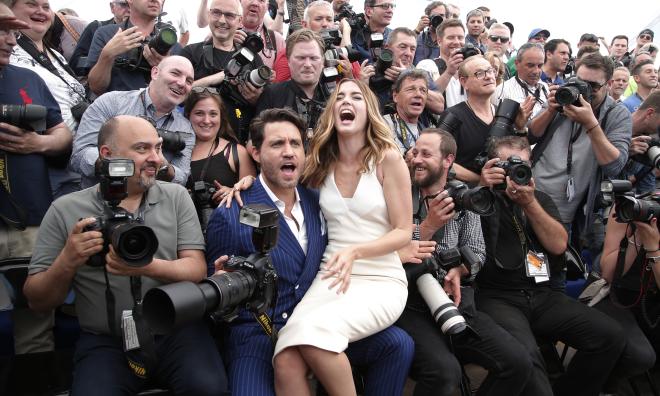 Skådespelarna Edgar Ramirez och Ana De Armas framför fotograferna på Cannesfestivalen 2016. Arkivbild.
