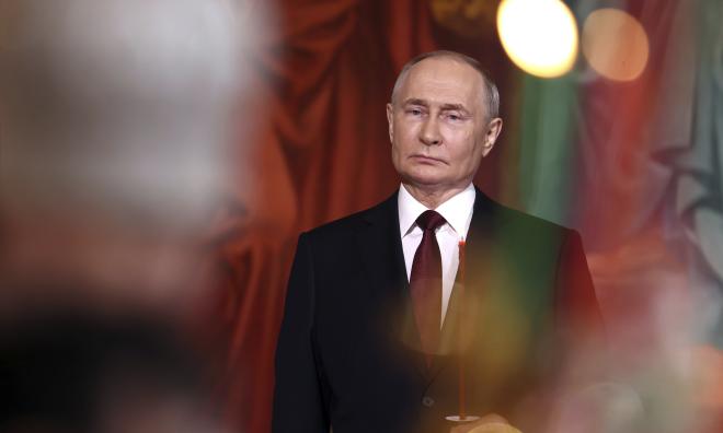 Rysslands president Vladimir Putin, här på en bild från söndagen, har beordrat en övning med