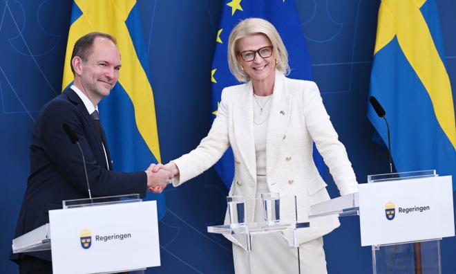 Finansminister Elisabeth Svantesson (M) och Danmarks skatteminister Jeppe Bruus under en gemensam presskonferens om det uppdaterade Öresundsavtalet.