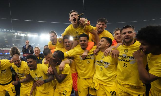 Borussia Dortmund firar finalplatsen i Champions League.
