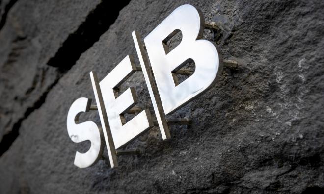 SEB:s logotyp på huvudkontoret i Stockholm. Arkivbild.