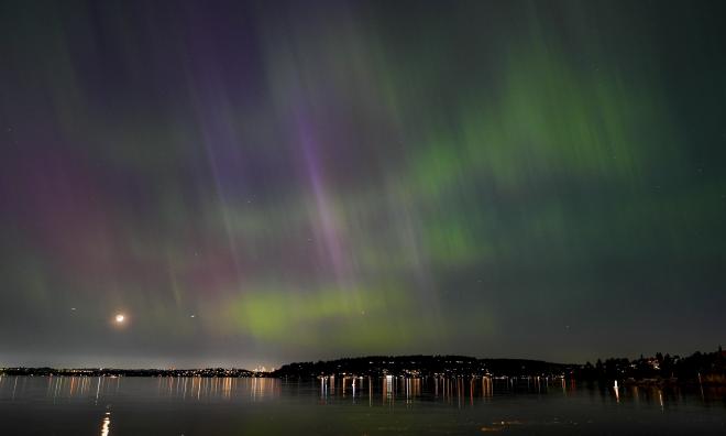 Norrsken över Lake Washington i västra USA natten mellan 10 och 11 maj.