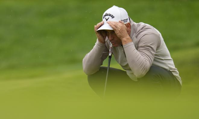 Sveriges Alex Norén är en av golfarna som får vänta på att dra i gång tredjerundan i PGA-mästerskapet.