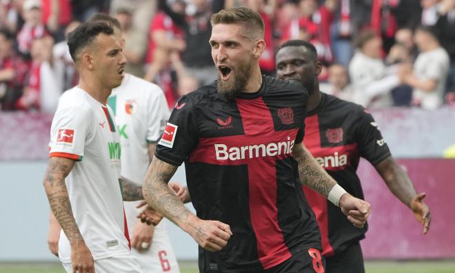Bayer Leverkusens Robert Andrich gjorde 2–1-målet som säkrade segern mot Augsburg i sista omgången.