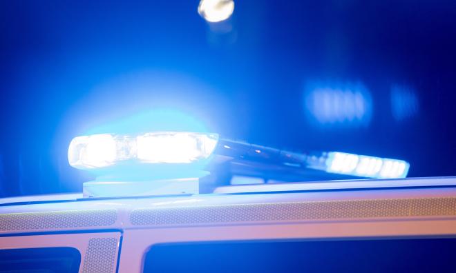 En person har förts till sjukhus med ambulanshelikopter efter att ha fallit från en lägenhet i södra Hammarbyhamnen i Stockholm. Arkivbild.