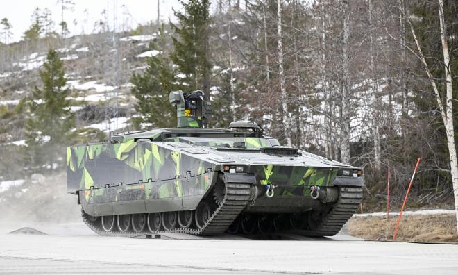 Stridsfordon 90 som tillverkas av försvarsföretaget BAE Systems Hägglunds i Örnsköldsvik. Arkivbild.