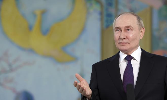 Rysslands president Vladimir Putin är på besök i Uzbekistan.