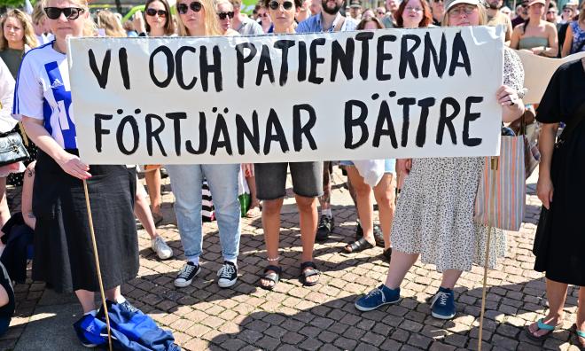 Vårdförbundet under en manifestation för kortare arbetstid på Gustaf Adolfs torg i Göteborg på lördagen.