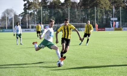 IFK MAriehamn, FC Honka, WHA *** Local Caption *** @Bildtext:Jiri Nissinen försöker att hitta in med en boll.@Normal:<@Foto>Foto: Hülya Tokur-Ehres