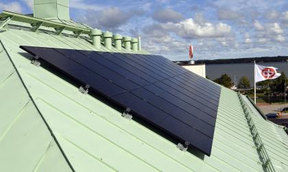 290822 , 29082022 , 20220829 , Solpaneler på taket , solpanel ,  el , alternativ el , elproduktion , solcellsanläggning , solceller , miljövänlig elproduktion
