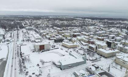 Vinter och snö, så här såg Mariehamn ut uppifrån på lördagen.