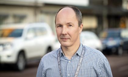 ”Vi är intresserade av att vi på Åland ska kunna använda saltet som halkbekämpning. I dag används det mycket restriktivt”, säger Benny Törnqvist som arbetar med fordonsskador på Ömsen.