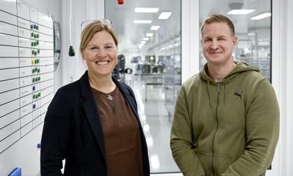 Fabrikschef Linda Sundström och arbetsledare Sebastian Cederberg säger att det varit ett stort tryck under hela året.