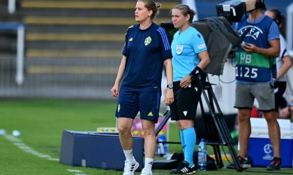 ”Man ser hur det fungerar ute i den stora internationella fotbollsvärlden”, säger Caroline Sjöblom.