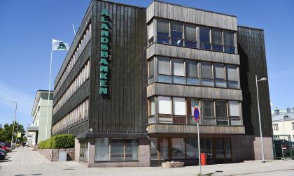 Ålandsbanken planerar en totalrenovering av det så kallade ”kopparhuset”. Samtidigt vill man bygga på huset med två våningar.