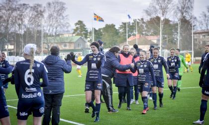 Det blev dramatisk och händelserikt när Åland United återigen besegrade KuPS på hemmaplan i semifinal av Finlands cup. Nu väntar ny cupfinal för de regerande dubbelmästarna i Åland United – mot PK-35 Vanda i oktober.@Foto:Hülya Tokur-Ehres