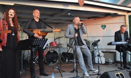 Nordman framförde många lugna låtar under lördagskvällens konsert. ”Man kan säga att vi gör covers på våra egna låtar”, förklarar dem. 