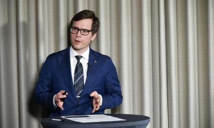 Infrastrukturminister Christian Wikström säger att landskapsregeringen måste utreda saken närmare innan man uttalar sig.