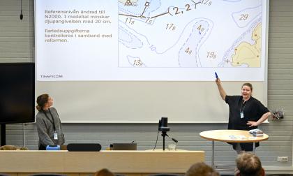 260423 , 26042023 , 20230426 , Traficom berättade om kommande av uppdateringen av sjökort , till höger: Henrika Björkell-Virta , Sanna Moliis
