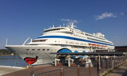 AIDAcara, kryssningsfartyg  *** Local Caption *** @Bildtext:AIDAcara var sommarens första utländska kryssningsfartyg att besökte Mariehamn.Foto: privat