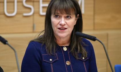 Åland har egen behörighet för privat hälso- och sjukvård och nu behövs lagstiftning säger social- och hälsovårdsminister Annette Holmberg-Jansson. 
