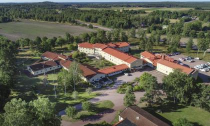 Jomala har 25 vårdplatser på Oasen, men det räcker inte till. Inom 20 år behövs ytterligare 50 platser, enligt kommunens prognoser.