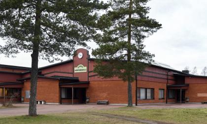 Godby högstadieskola ritades av Stig Svahnström och 1977 kunde elever och personal ta den 4.800 kvadratmeter stora byggnaden i bruk. 