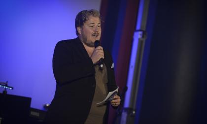 Åländske Joacim Bjökvall arrangerar på nytt LÅL Standup med inbjudna komiker.