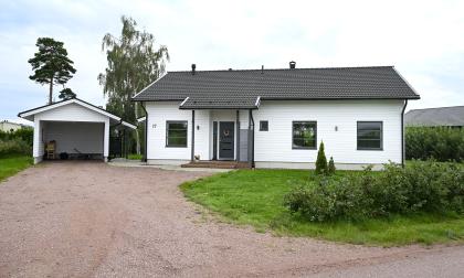 325.000 euro gick det här huset på Solbergsvägen i Jomala för. Robert Jansson