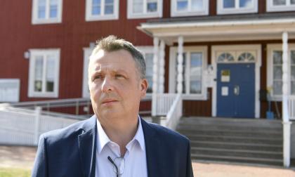 Verksamhetskostnaderna för KST har ökat med flera miljoner sedan 2021, något Finström och kommundirektör Magnus Sandberg ifrågasätter.