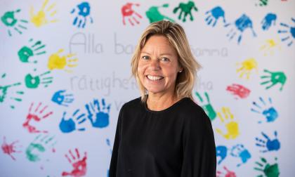 Janina Björni vid Rädda Barnen på Åland säger att det finns ett det finns ett stort behov av stödgrupper för barn som lever med föräldrar som har ett beroende eller mår psykiskt dåligt.@