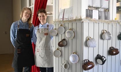 Naemi Örjans och Valentina Ciavaglia ser fram emot att ha kaféet öppet flera dagar i veckan under sommaren. <@Fotograf>Robert Jansson