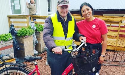 Göran Johansson cyklar ofta långa sträckor över Åland. Nu vill Grace Garcia-Sahlin hylla honom inför hans födelsedag och utmanar ålänningarna att cykla tillsammans med Göran från Vårdö till Geta. Privat