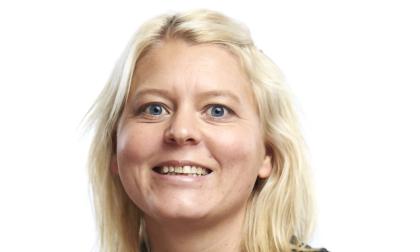 Linda Johansson är docent i hälsa och vårdvetenskap och disputerad i omvårdnad. Hon är avdelningschef och lektor vid Institutet för gerontologi vid Hälsohögskolan i Jönköping, en del av Jönköpings universitet.