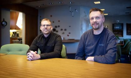 Oscar Sjöholm och Johan Hjerling har en it-bakgrund inom åländsk fintech respektive brittisk public service. Nu vill de ta nästa steg och jobba mer med helheter och egna projekt.