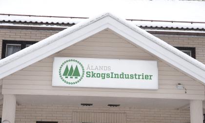Tack vare bättre marginaler och att man kunde höja förädlingsvärdet i produktionen redovisar Ålands skogsindustrier sitt bästa resultat någonsin för 2021.