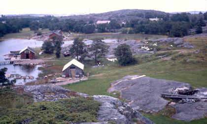 Utsikt från Böte-berget på Kyrkogårdsö, Kökar, i början av 1960-talet.