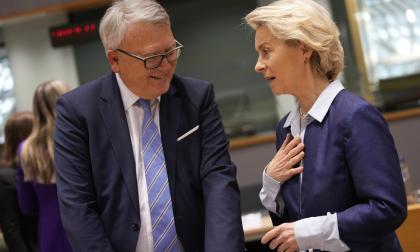 Luxemburgske arbetsmarknadskommissionären Nicolas Schmit och tyska kommissionsordföranden Ursula von der Leyen är två av spetskandidaterna inför årets EU-val. Arkivfoto.