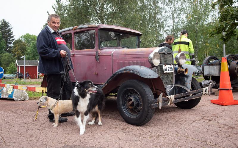 Tor-Erik ”Totte” Johansson har en Ford från 1930 som han ska reparera.  ”Jag har ingen aning om den är körbar”, säger han. 